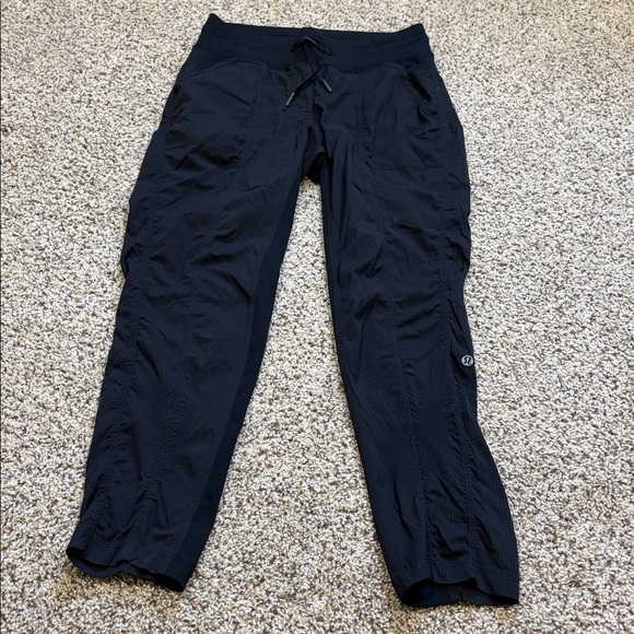 Lululemon Street to Studio Black Size 6 Women's Pants - Picture 4 of 9